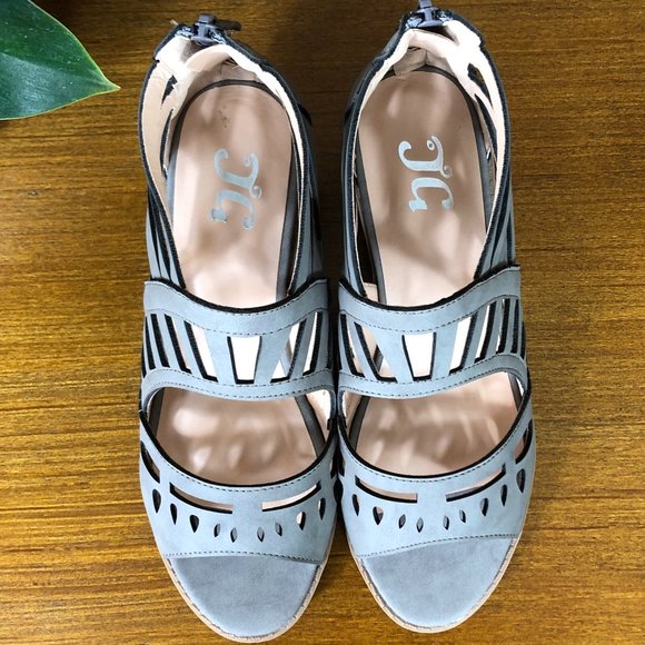 New Journee Collection Dexy Laser Cut Sandal - Picture 8 of 10